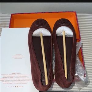 Brand New Tory Burch. Size 7.
Never tried on, never worn!